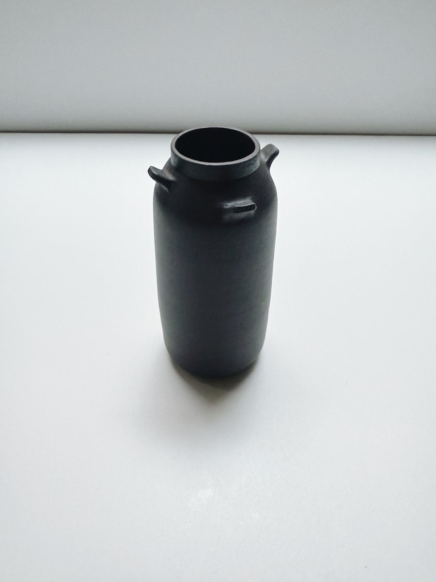 BLACK VASE - 002