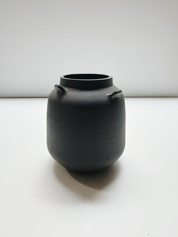 BLACK VASE - 001