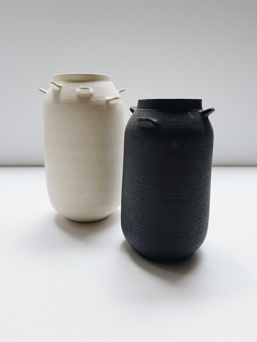 BLACK VASE - 003