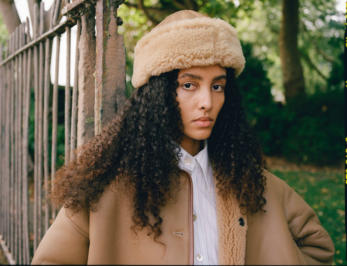 SUEDE BACK CURLY HAIR SHEEPSKIN CAP - TAN