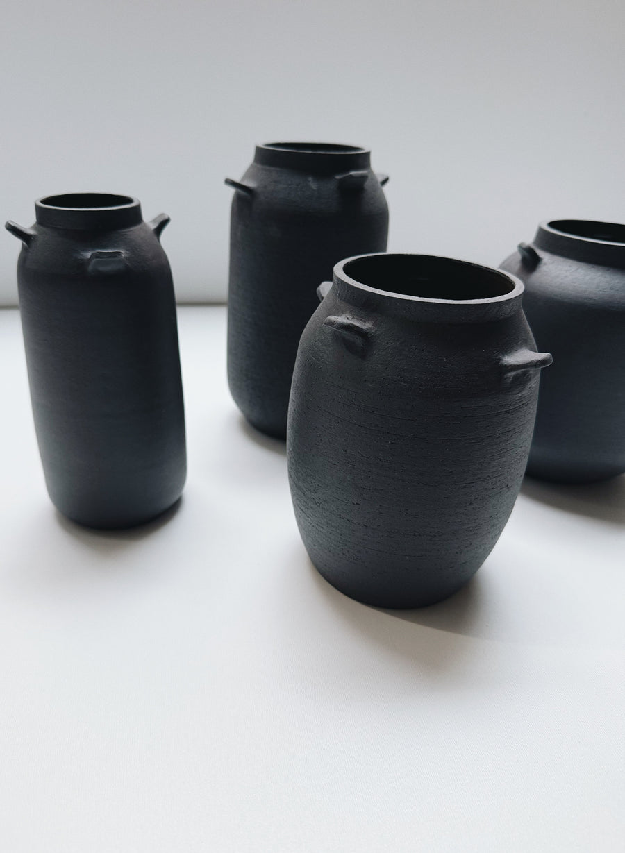 BLACK VASE - 004