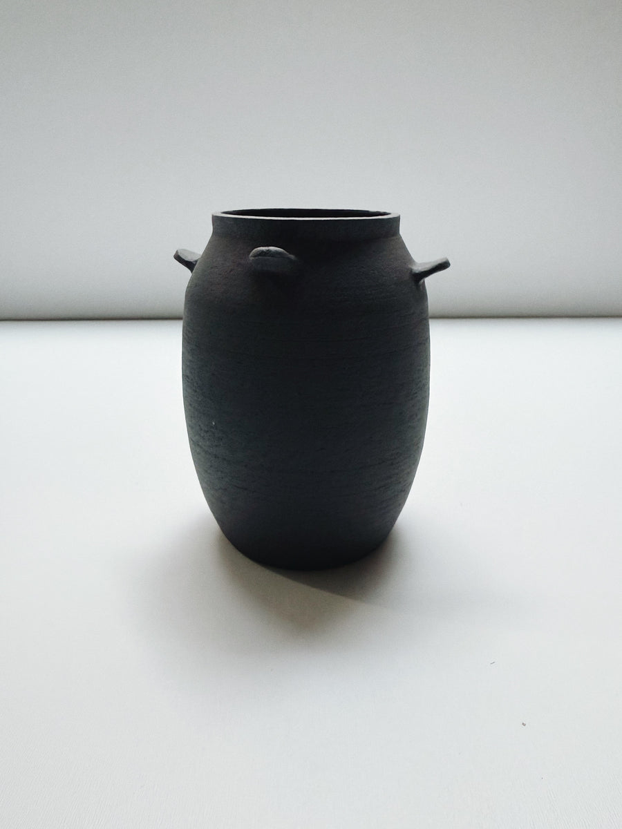 BLACK VASE - 004