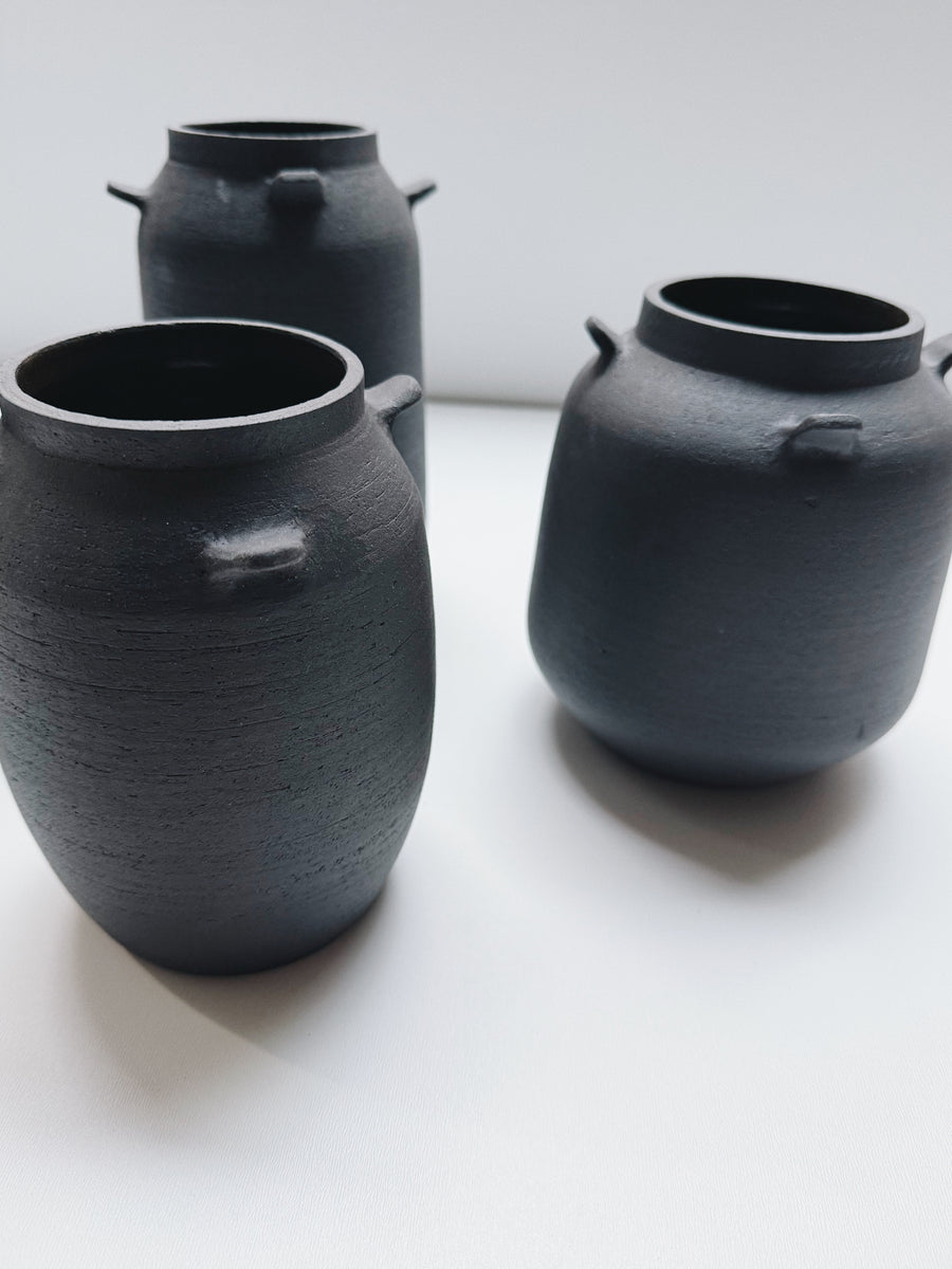 BLACK VASE - 004