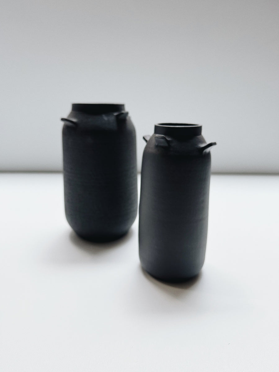 BLACK VASE - 002