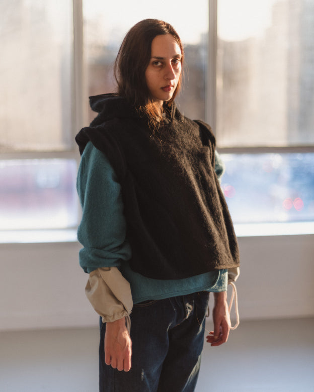 FORTU HOODED VEST - BLACK