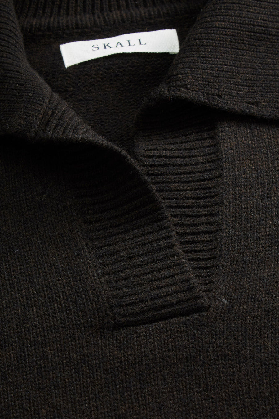 DEAN V-NECK JUMPER - DEEP BROWN