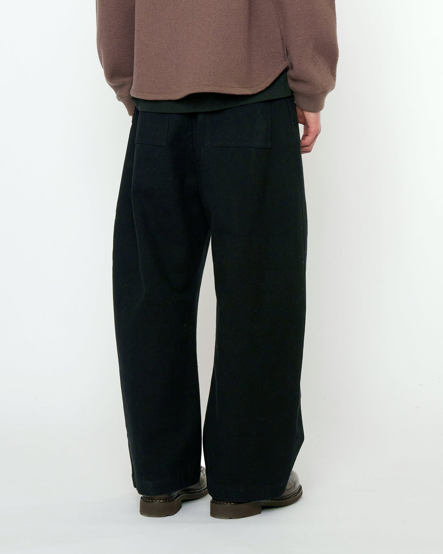 TAILORED CURVE LEGGED TROUSER - BLACK