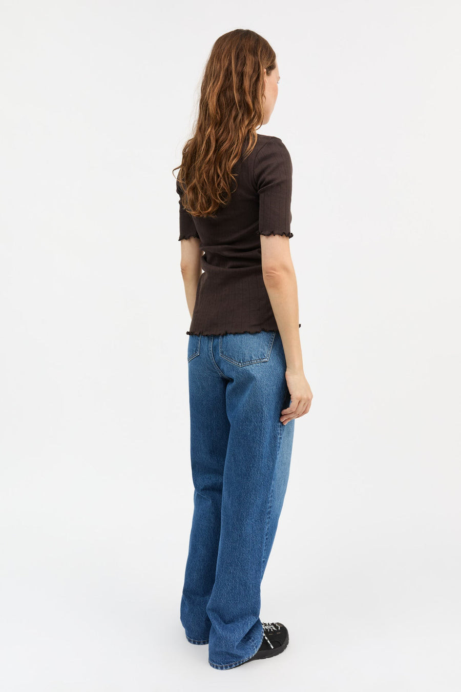 EDIE TEE - DARK BROWN