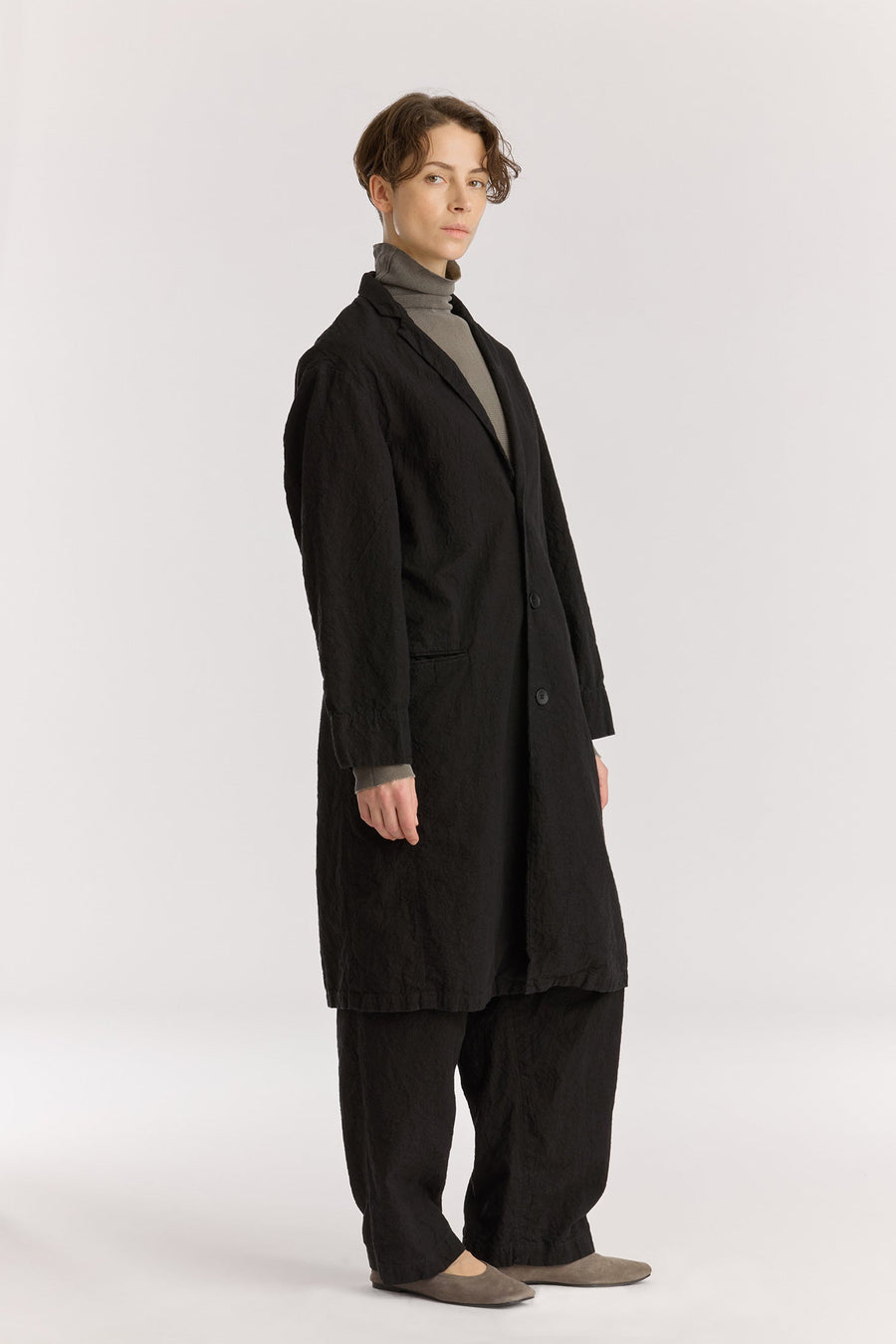 CRINKLED COAT - BLACK