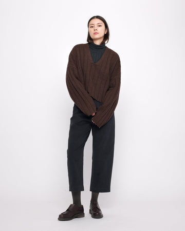 OVERSIZED RIBBED V NECK - BROWN