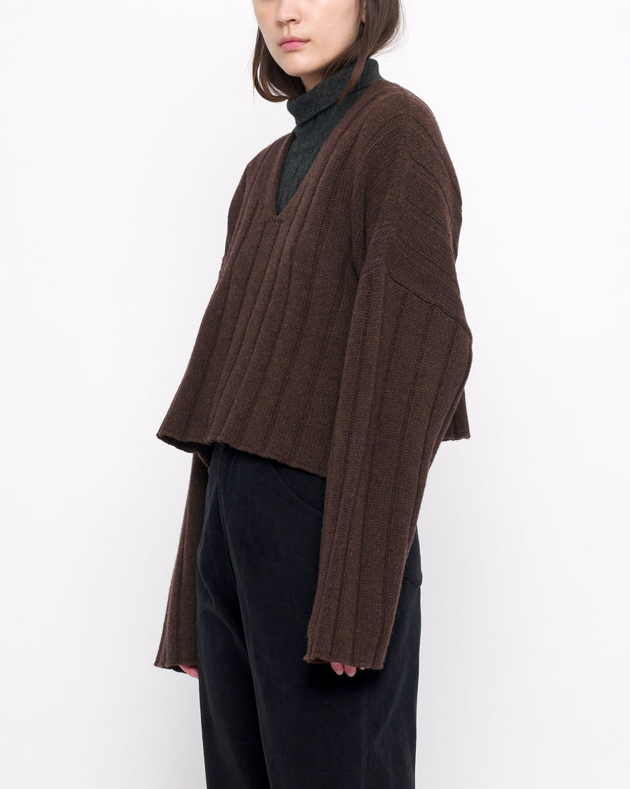 OVERSIZED RIBBED V NECK - BROWN