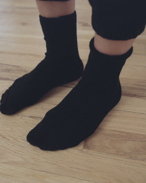 BUCKLE OVERANKLE SOCK - BLACK