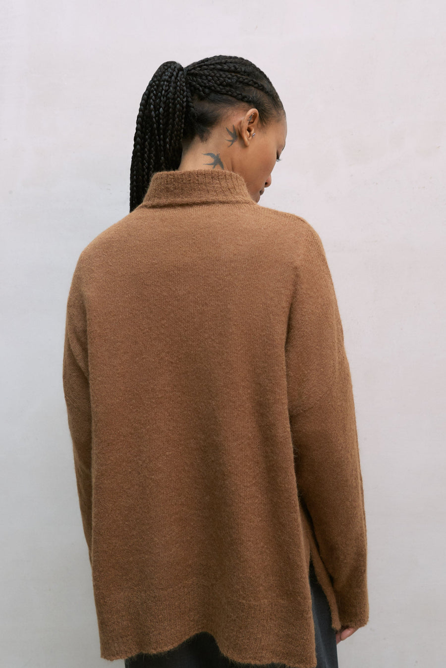 SURI TURTLENECK SWEATER - CAMEL