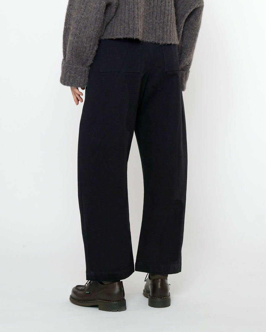 TAILORED CURVE LEGGED TROUSER - BLACK
