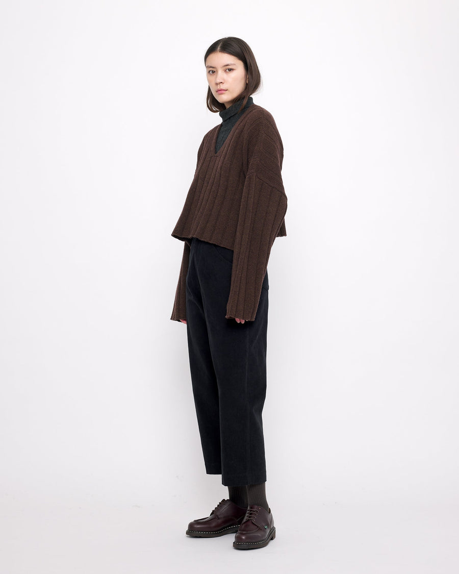 OVERSIZED RIBBED V NECK - BROWN