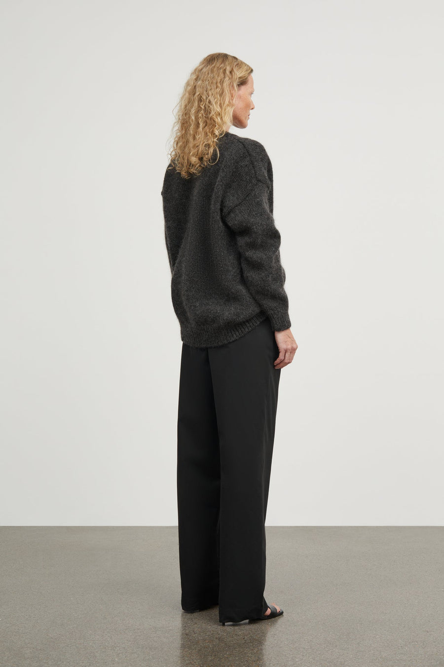 LUCY KNIT SWEATER - DARK GREY