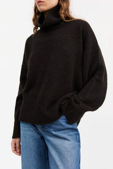 SILENE TURTLENECK - DEEP BROWN