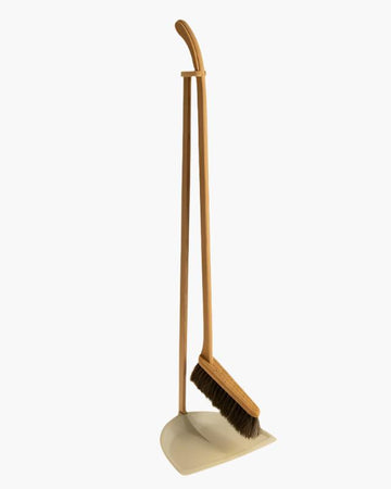 BROOM & DUST PAN STAND SET - NATURAL