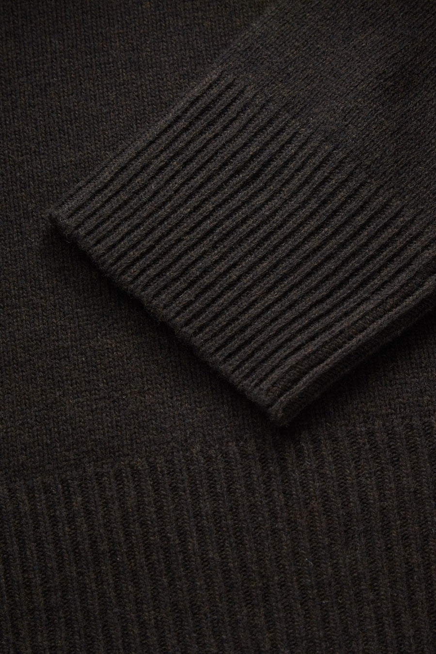 SILENE TURTLENECK - DEEP BROWN