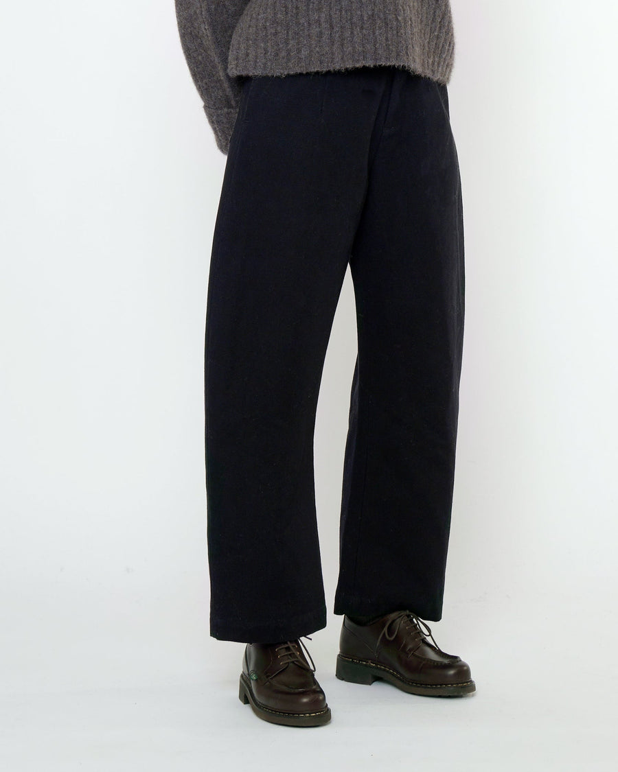 TAILORED CURVE LEGGED TROUSER - BLACK