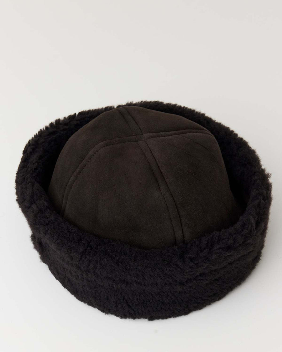SUEDE BACK CURLY HAIR SHEEPSKIN CAP - BLACK